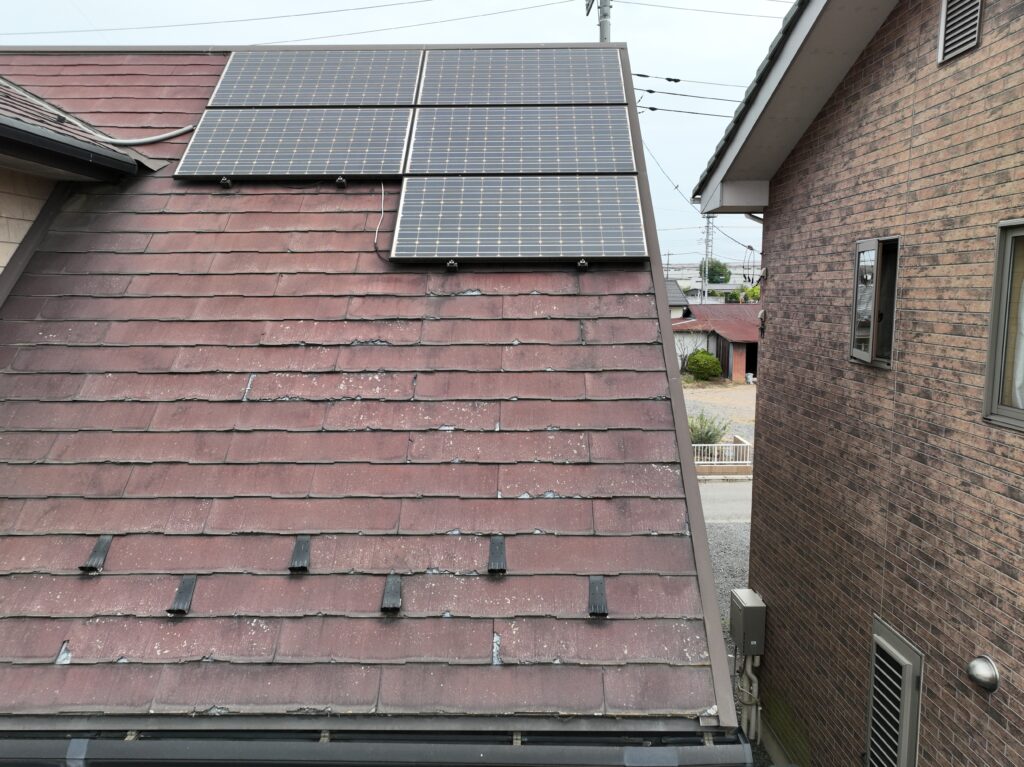 太陽光パネルのある屋根
