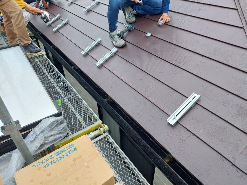 太陽光パネルのある屋根